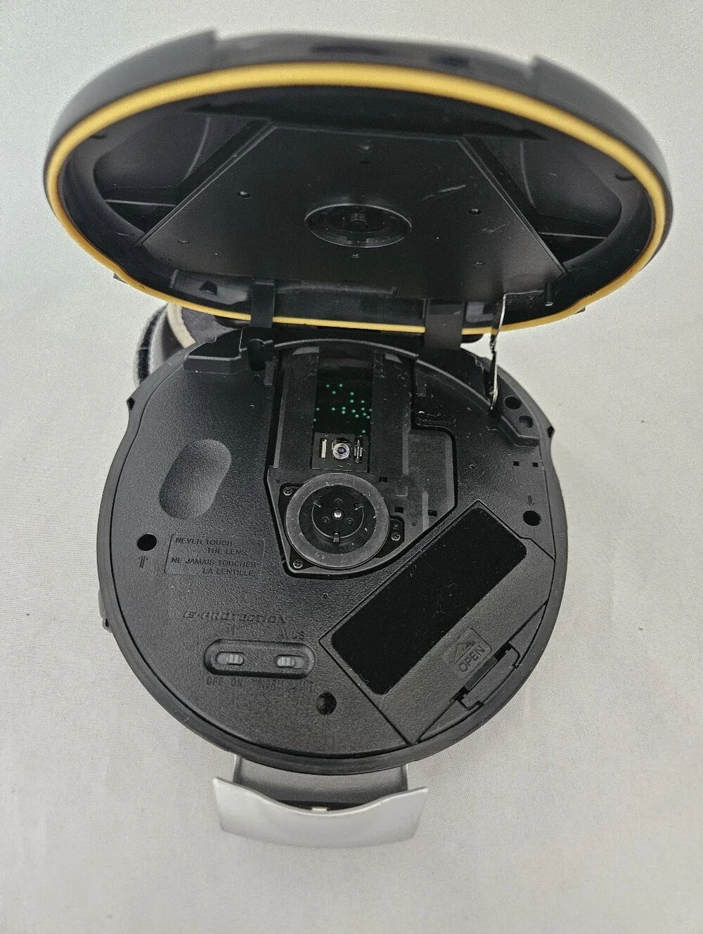 Sony Sports CD Walkman - D-SJ15- G-Protection - Works And Tested Y2K